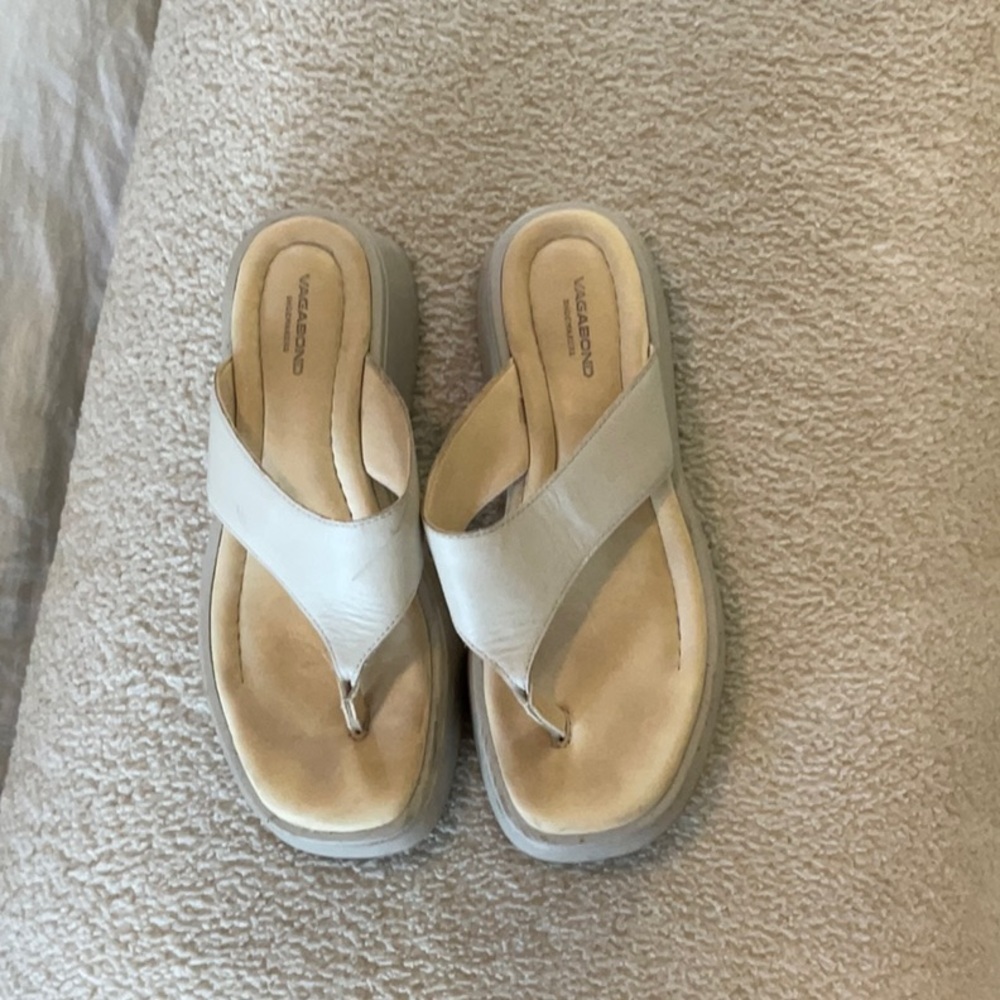 Vagabond Women's Cream Platform Sandals